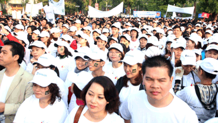 More than 10,000 people join run for poor children - 1 More than 10,000 people join run for poor children - 1