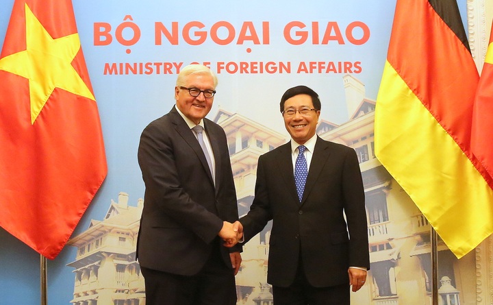 German FM eyes stronger ties with Vietnam - 1