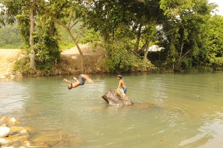 Chapor Waterfall appeals to adventurers - 3