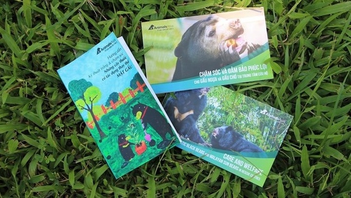 Two publications launched to protect bears in Vietnam - 1