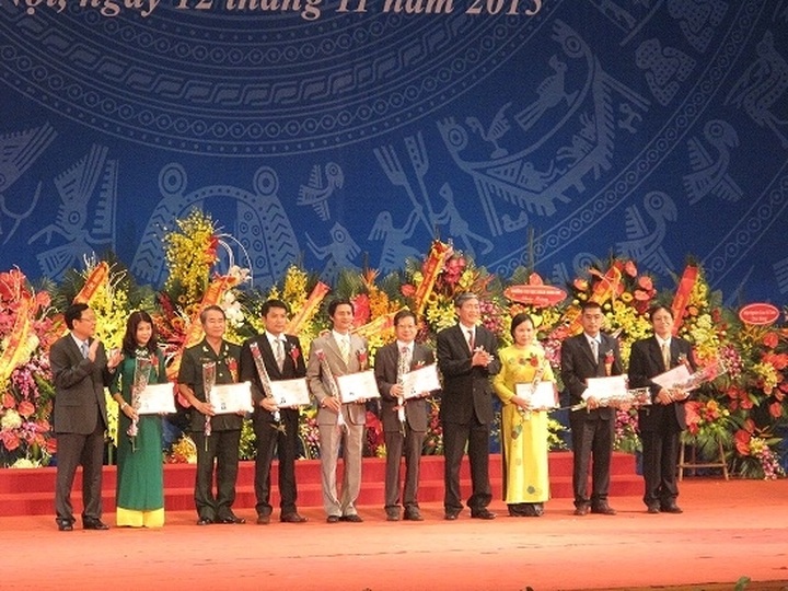 Over 700 educators receive professor and associate professor titles - 1 Over 700 educators receive professor and associate professor titles - 1