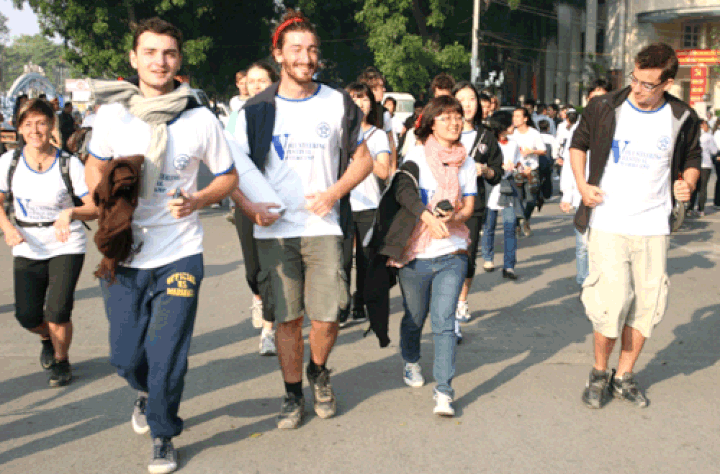 More than 10,000 people join run for poor children - 7 More than 10,000 people join run for poor children - 7