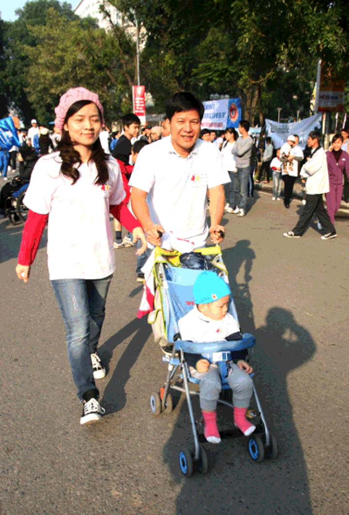 More than 10,000 people join run for poor children - 8 More than 10,000 people join run for poor children - 8