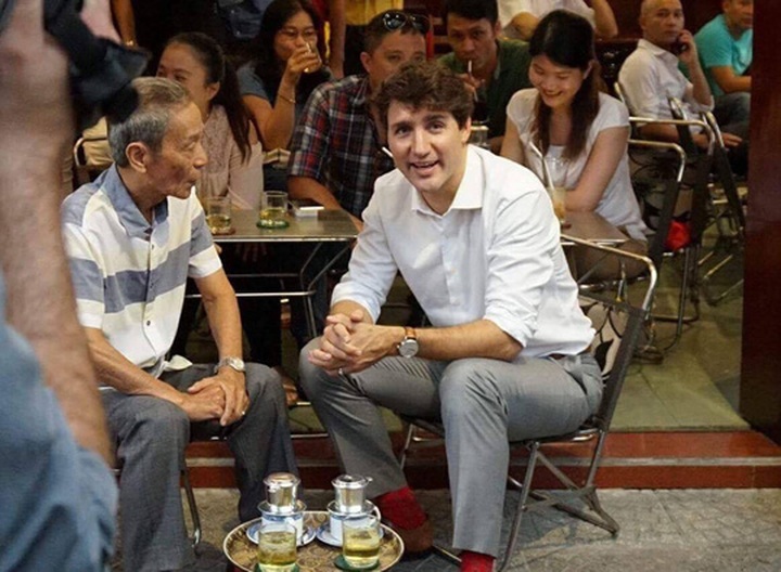 Canadian PM Justin Trudeau jogs along HCM City canal - 3