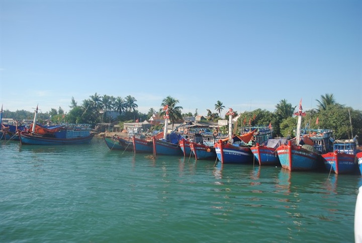 Quảng Ngãi allows off-coast dumping of dredged mud - 1 Quảng Ngãi allows off-coast dumping of dredged mud - 1