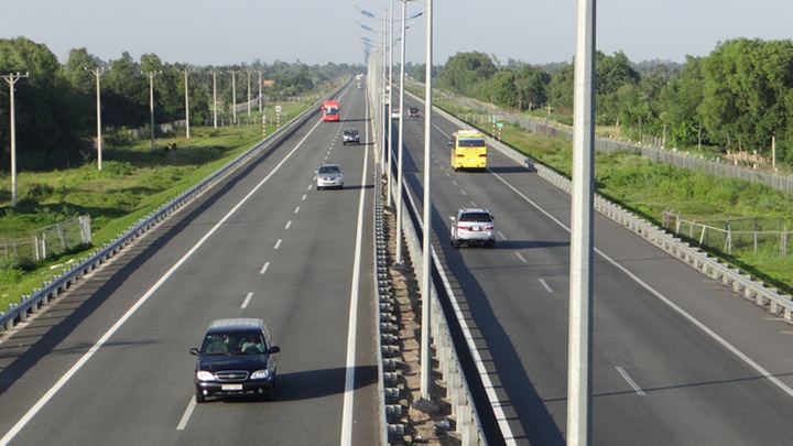 Vietnam fails to tame road costs - 1