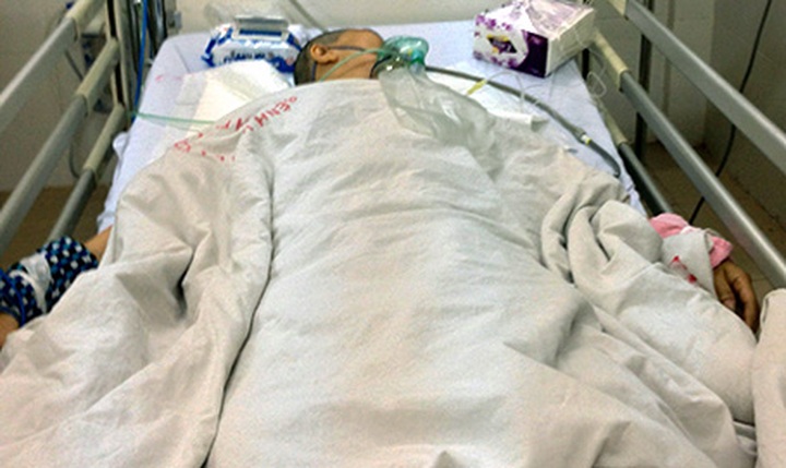 Brother tries to cut off sister's legs - 1