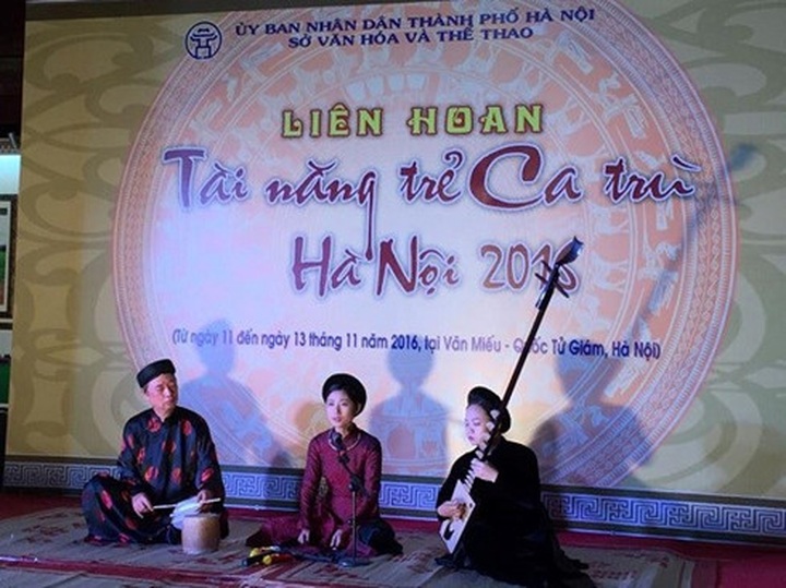 Ca tru festival for Hanoi young singers opens - 1