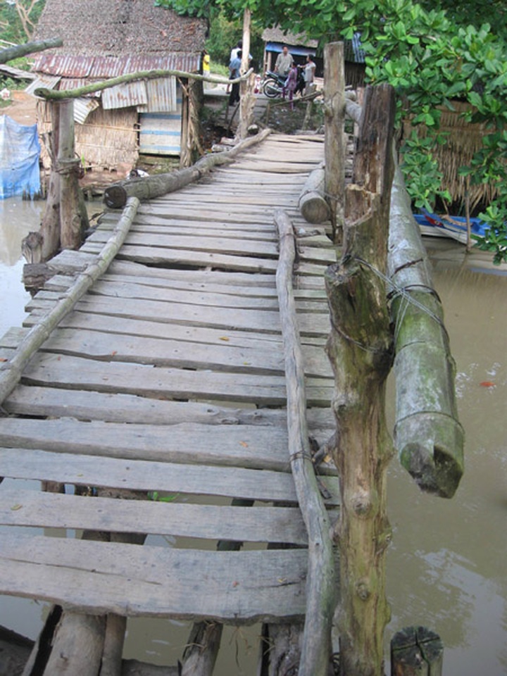 Delayed bridge project results in girl's death - 2