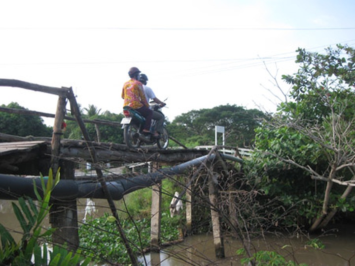 Delayed bridge project results in girl's death - 3