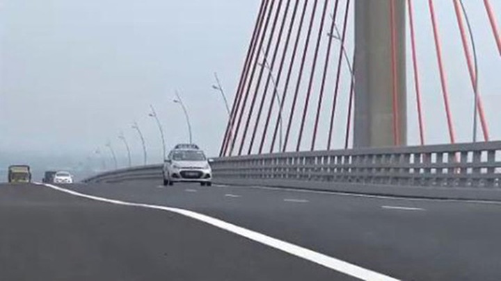 Newly-opened USD318-million bridge sees subsidence - 1 Newly-opened USD318-million bridge sees subsidence - 1