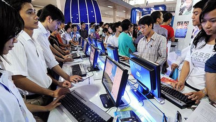 Internet users account for 54% of Vietnam’s population after 20 years - 1