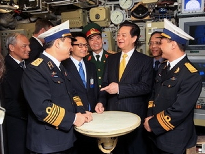 PM inspects submarine testing progress in Russia - 1