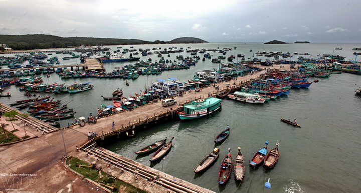 Lack of access keeps Phu Quoc seaport idle - 1