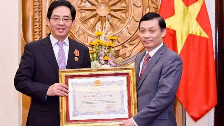 Chinese Ambassador presented with Vietnam’s Friendship Order - 1 Chinese Ambassador presented with Vietnam’s Friendship Order - 1