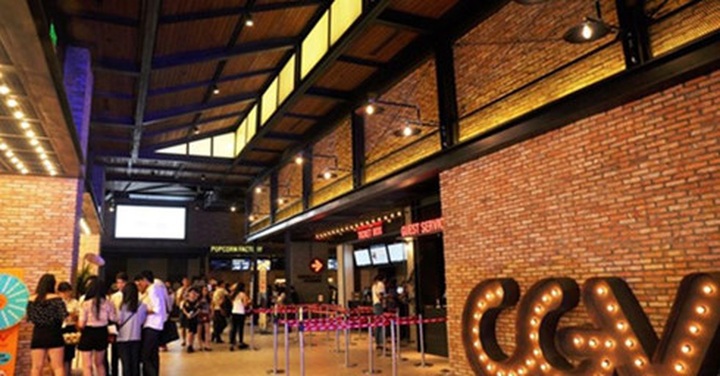 Movie theatre turf war wages in Vietnam - 1