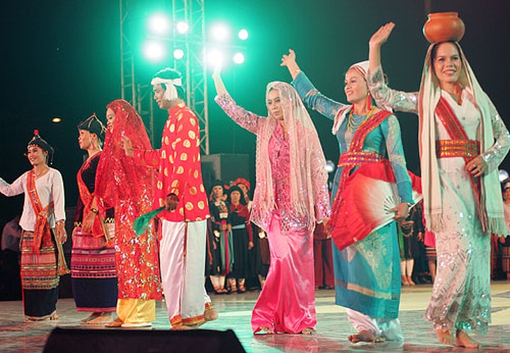 Ethnic costumes on show - 12