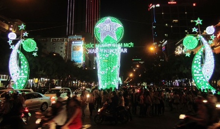 HCM City shines bright to welcome New Year - 2