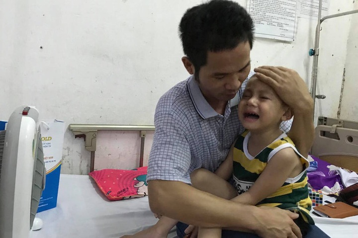 Little boy in Nghe An battling cancer - 1 Little boy in Nghe An battling cancer - 1