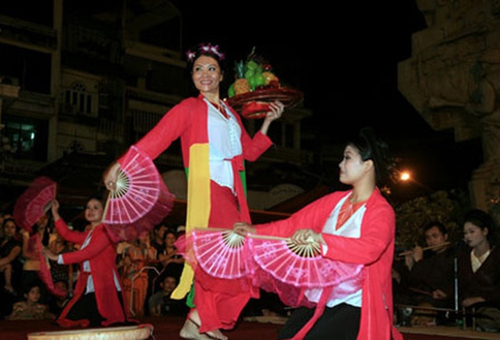 Hanoi launches Chau van folk art preservation club - 1