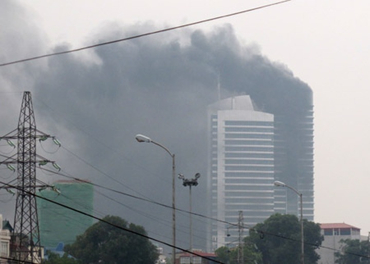 Fire prevention system fails during fire in 33-storey EVN towers - 1