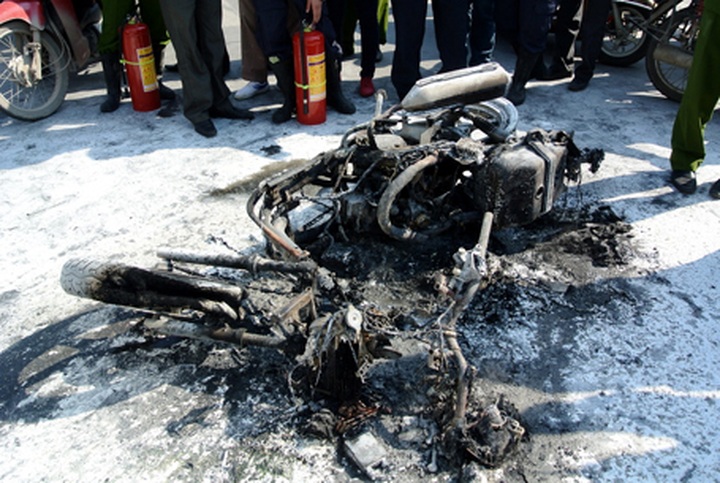 Motorbike fires stir up public concern - 3