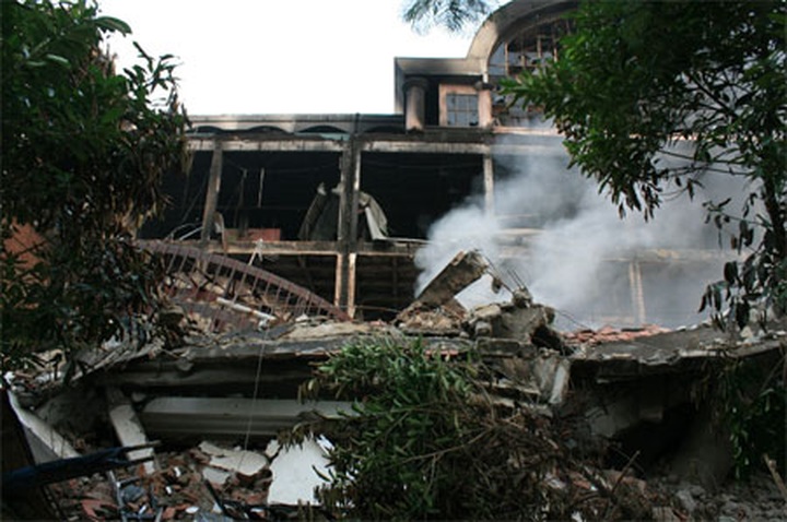 Hai Duong trade centre burnt down, causing great loss for 500 traders - 2