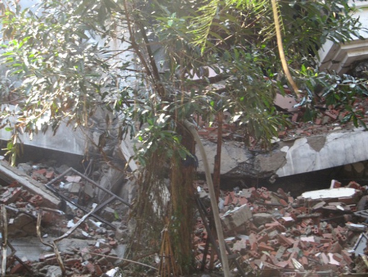 Slow reaction by firefighters blamed for trade centre fire - 3