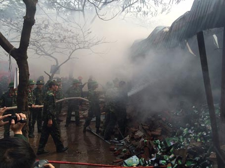 Fire ravages warehouse in Hanoi - 1 Fire ravages warehouse in Hanoi - 1