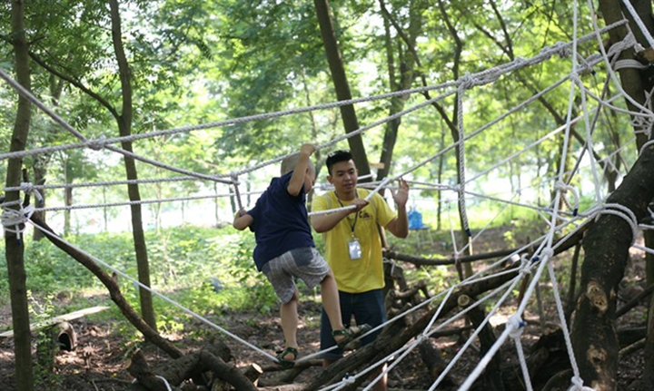 Children encouraged to join risky play - 1