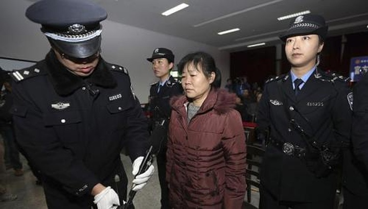 China doctor guilty of baby trafficking - 1
