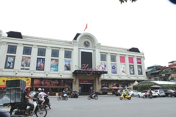Hanoi authorities admit defeat on relocating historic markets - 1