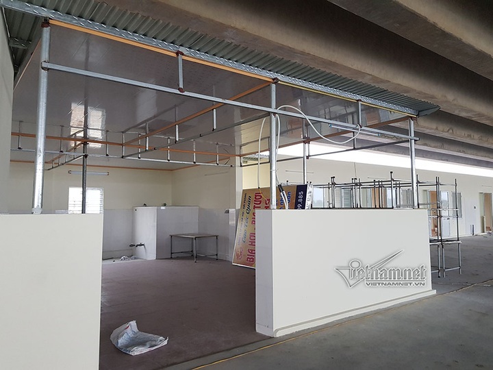 Buildings illegally constructed under Haiphong overpass - 5