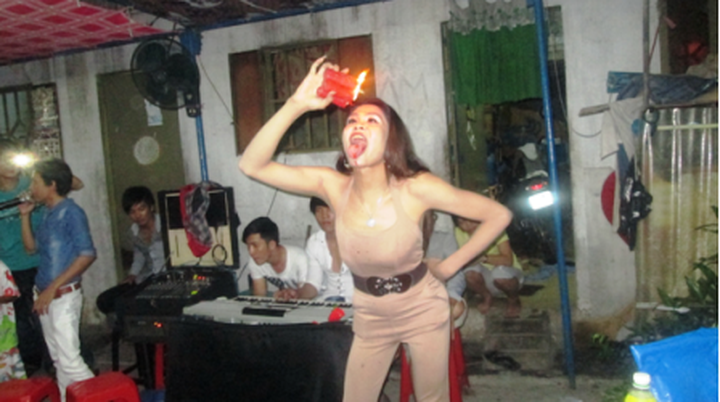 Transgender life becomes vicious circle in Vietnam - 2