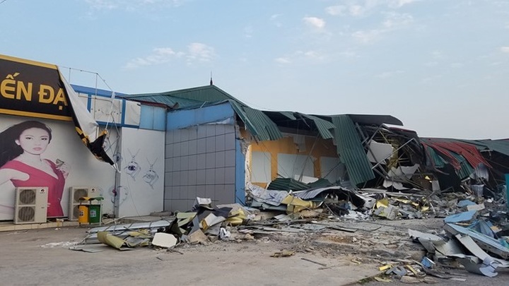 Quảng Ninh closes 15 shops specialising in serving Chinese tourists - 1