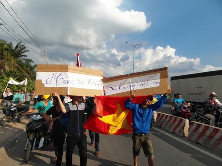 Thousands protest China's East Sea incursions - 3 Thousands protest China's East Sea incursions - 3