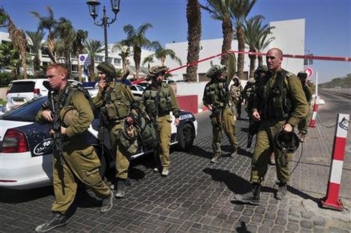 Israeli forces kill American gunman in hotel shoot-out - 1