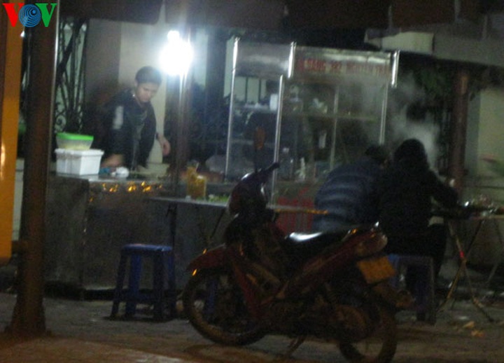 Shivering in bitterly cold Hanoi - 9