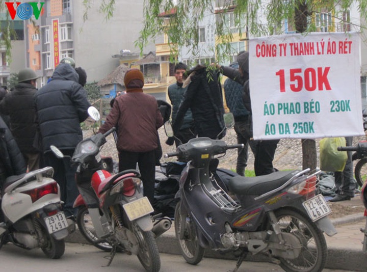 Shivering in bitterly cold Hanoi - 12