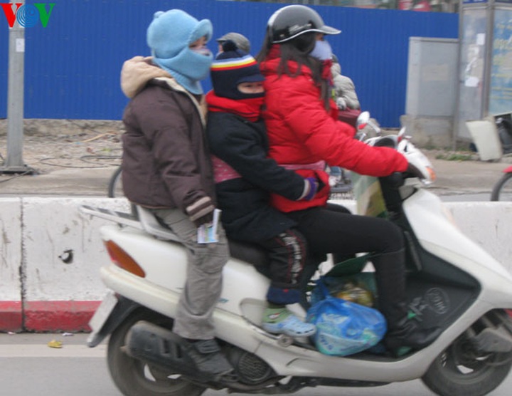 Shivering in bitterly cold Hanoi - 2