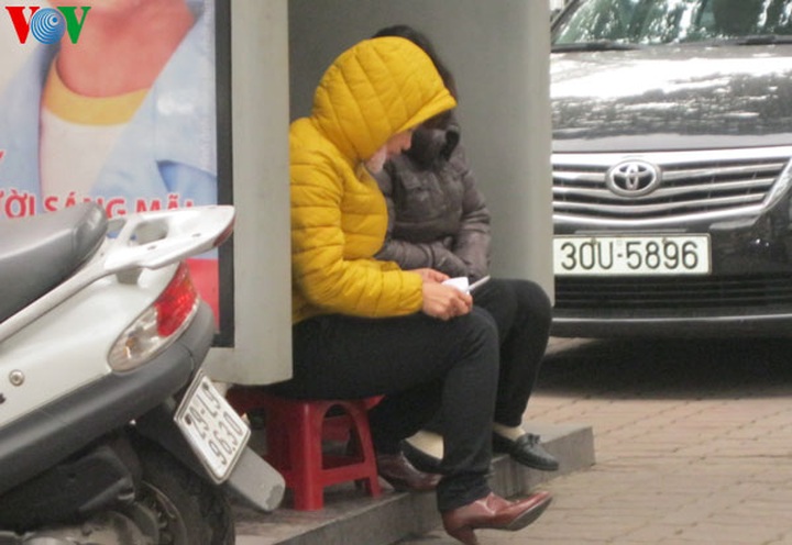 Shivering in bitterly cold Hanoi - 7
