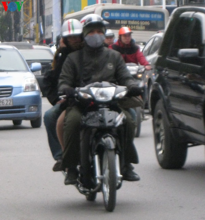 Shivering in bitterly cold Hanoi - 8