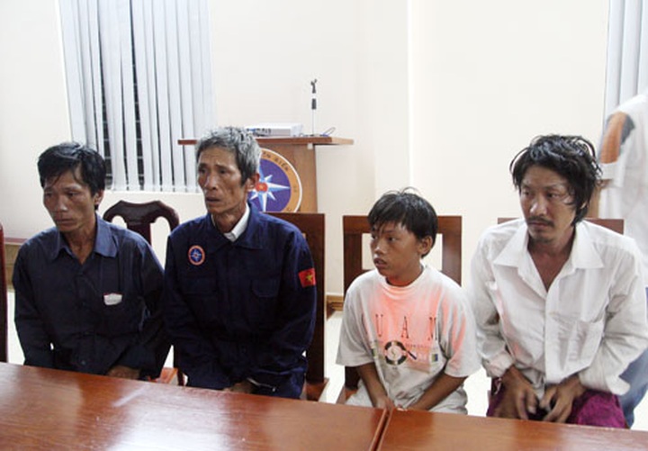 Slim hope for Vung Tau boat collision victims - 1