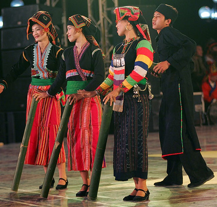 Ethnic costumes on show - 11