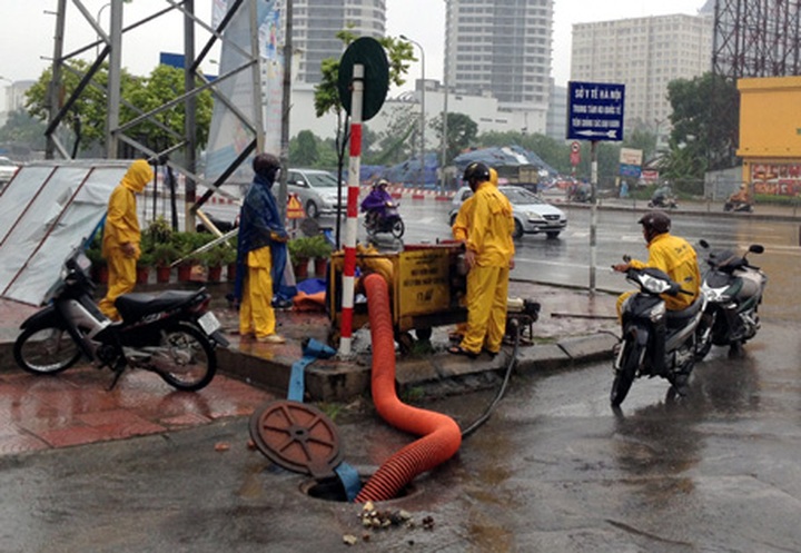 Hanoi public-service companies urged to present income report - 1