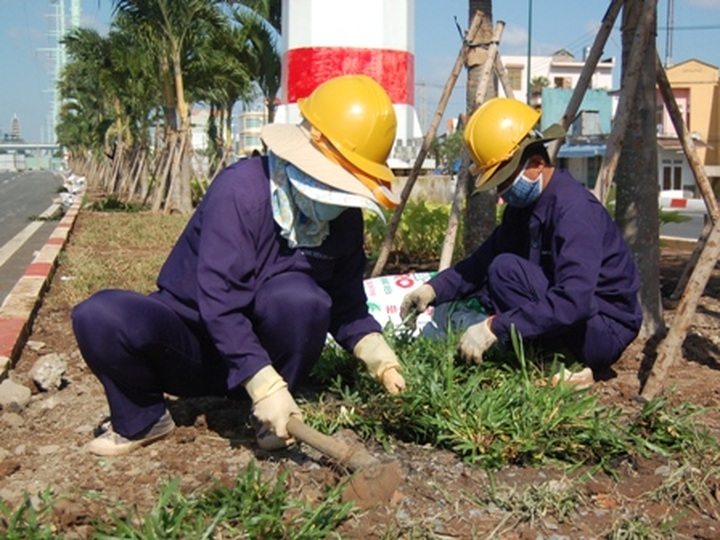 Authorities crack down on wage theft - 1