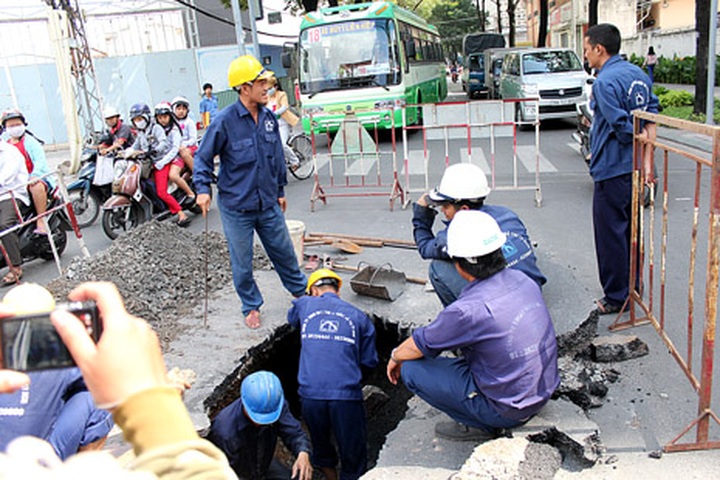 Public-service company leaders suspended for wage theft - 1 Public-service company leaders suspended for wage theft - 1