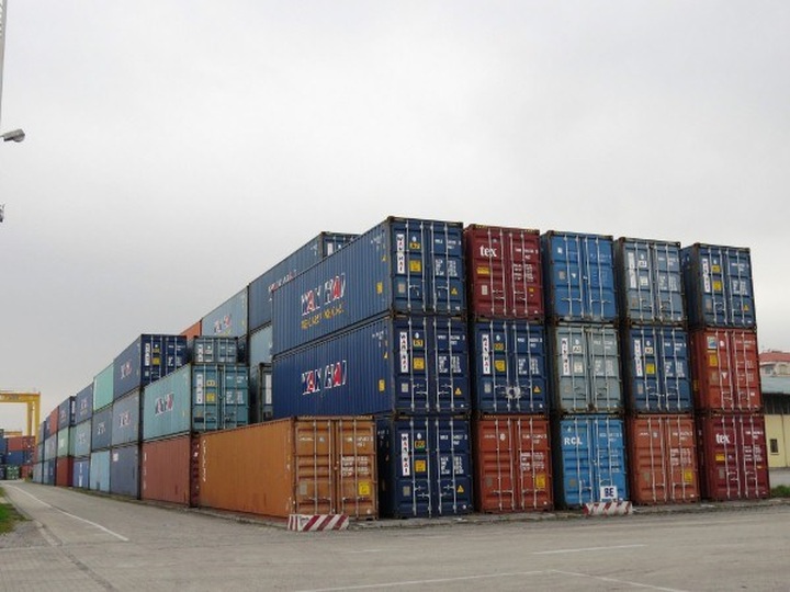 Thousands of abandoned containers clog Vietnam ports - 1