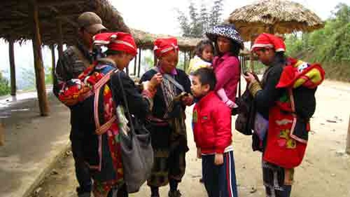 Co Tu people keep brocade weaving alive - 2 Co Tu people keep brocade weaving alive - 2