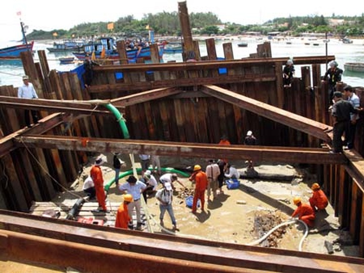 Ancient shipwreck ceramics found - 1